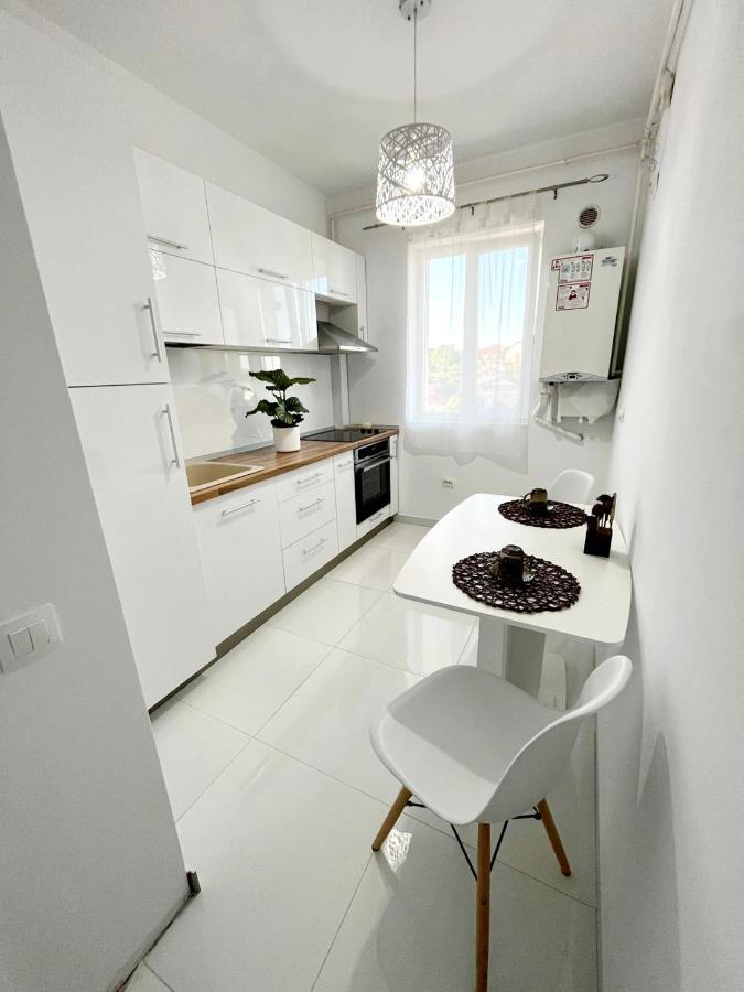 Apartament White Studio Piteszti Zewnętrze zdjęcie